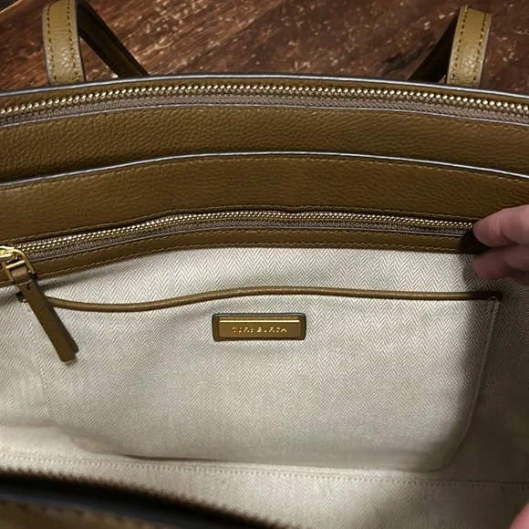 Tory Burch Robinson Pebbled Tote - Picture 11 of 16